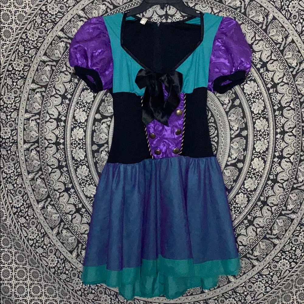 Costume dress